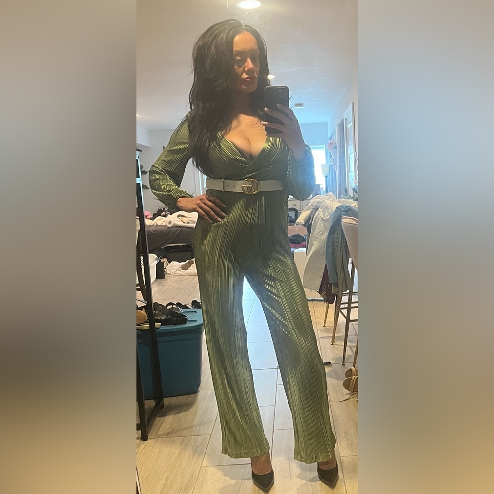 BNWT BEAUTIFUL!!! olive/emerald green satin wide leg jumpsuit size medium